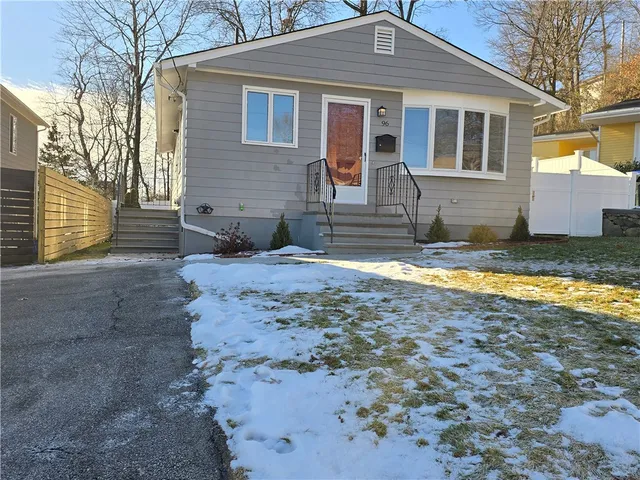 $2,600 | 96 Edgeworth Avenue, Providence, RI 02904