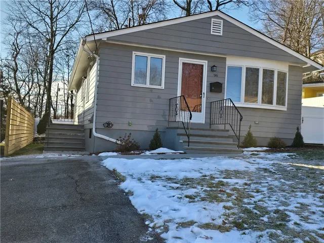 $2,600 | 96 Edgeworth Avenue, Providence, RI 02904