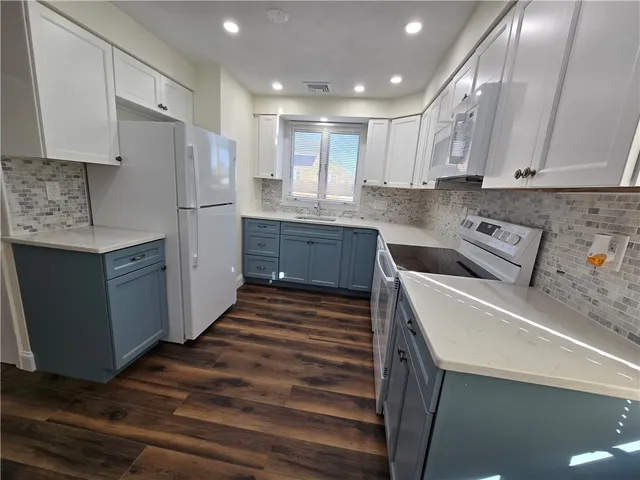 $2,600 | 96 Edgeworth Avenue, Providence, RI 02904