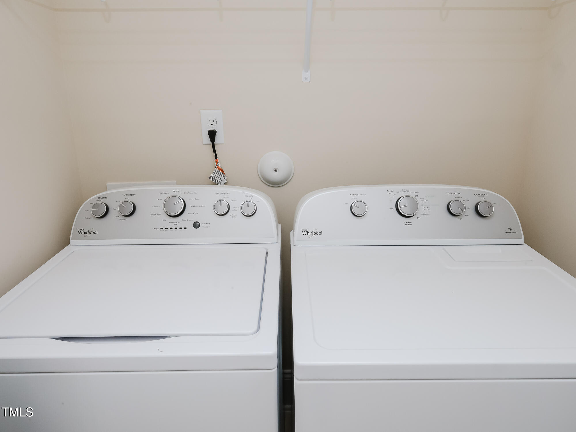 10529 Sablewood Drive, Unit 116 Raleigh, NC 27617 - Photo 46 of 57 068_10529_sablewood_116_laundry