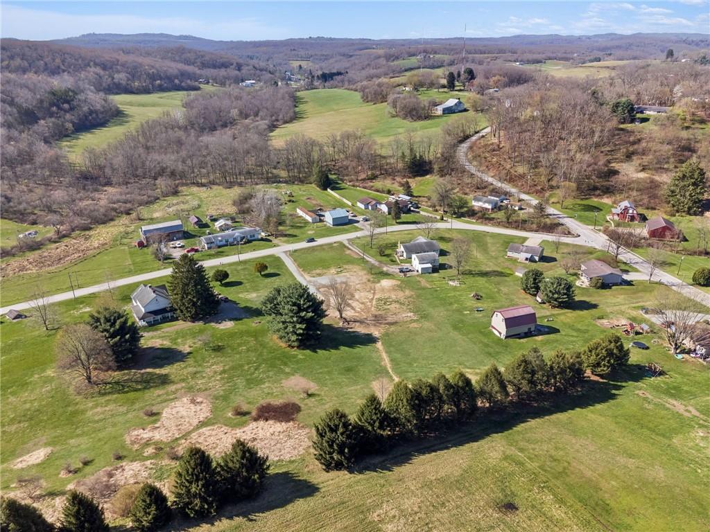 813 Edmon Road Apollo, PA 15613 - Photo 6 of 10 a view of a city