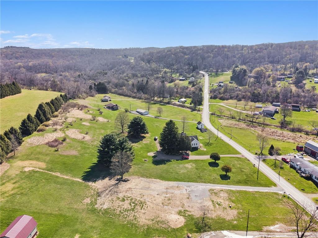 813 Edmon Road Apollo, PA 15613 - Photo 9 of 10 a view of a city