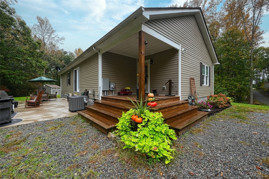5764 Community House Road Columbia, VA 23038 - Photo 6 of 48 a view of a house with backyard and sitting area