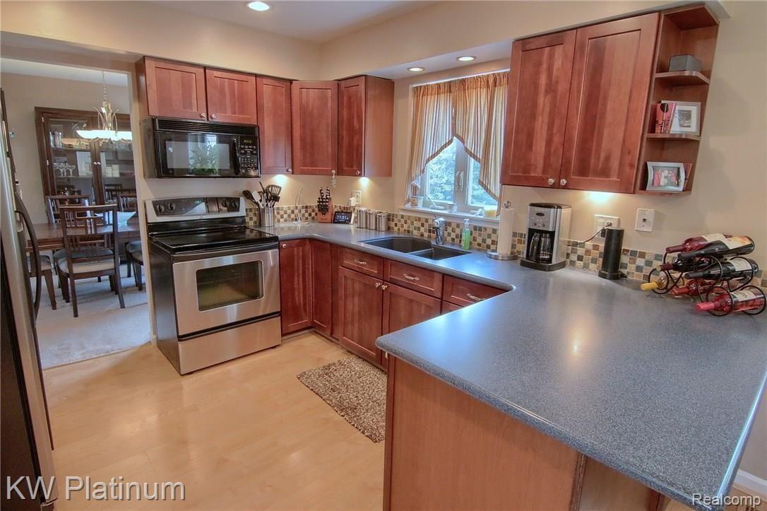 1628 Dennett Lane Rochester, MI 48307 - Photo 14 of 31 Kitchen_3rd_View.jpg