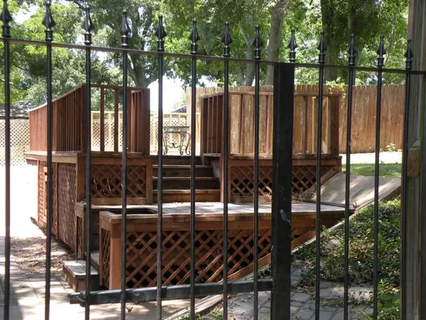 $1,100 | 822 Tangle Oaks Drive, Bellville, TX 77418