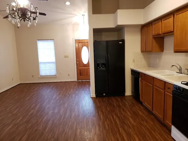 $1,100 | 822 Tangle Oaks Drive, Bellville, TX 77418