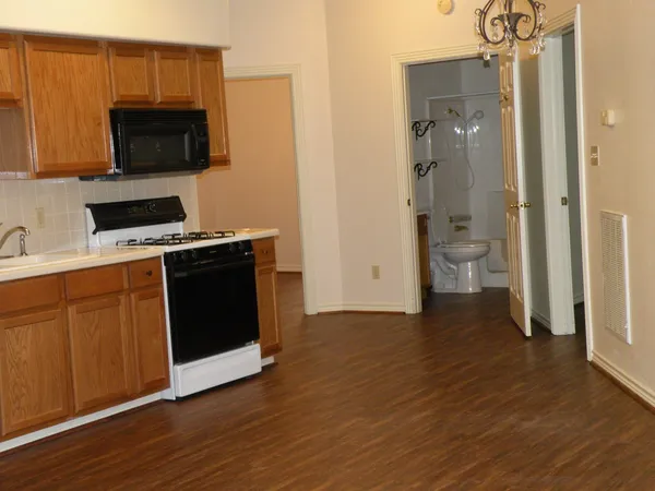$1,100 | 822 Tangle Oaks Drive, Bellville, TX 77418