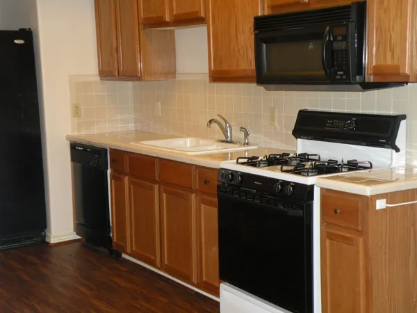 $1,100 | 822 Tangle Oaks Drive, Bellville, TX 77418