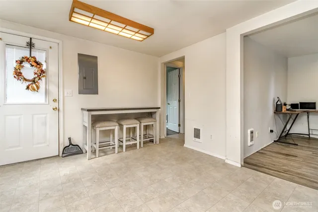 a view of a livingroom with furniture and a ceiling fan