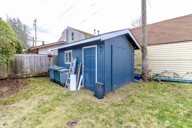 a view of a house with backyard and sitting area
