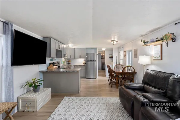 $109,999 | 101 South Flagstone Lane, Eagle, ID 83616