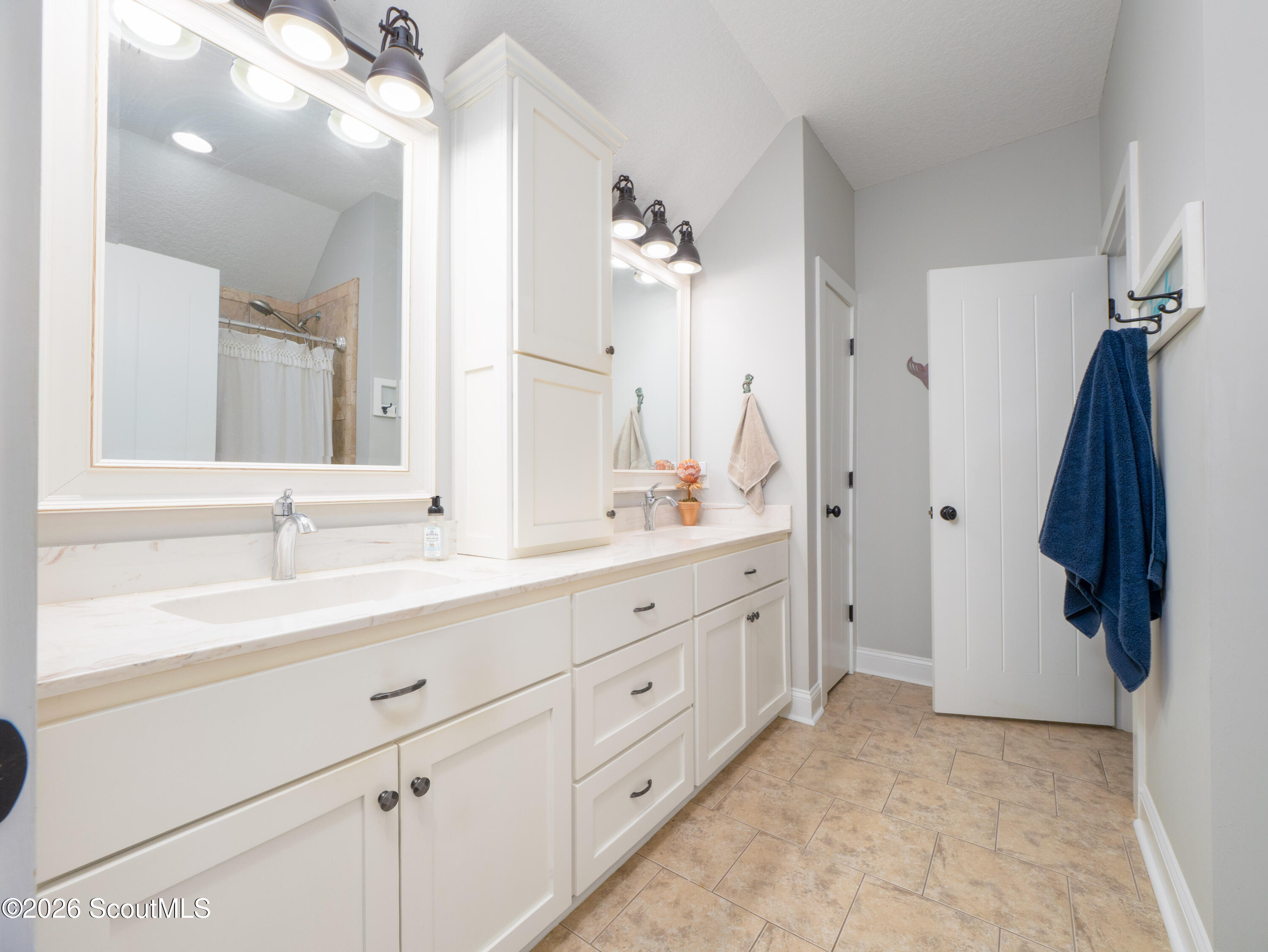 79 Manatee Court Waverly, GA 31565 - Photo 37 of 56 Upstairs bathroom with double vanity