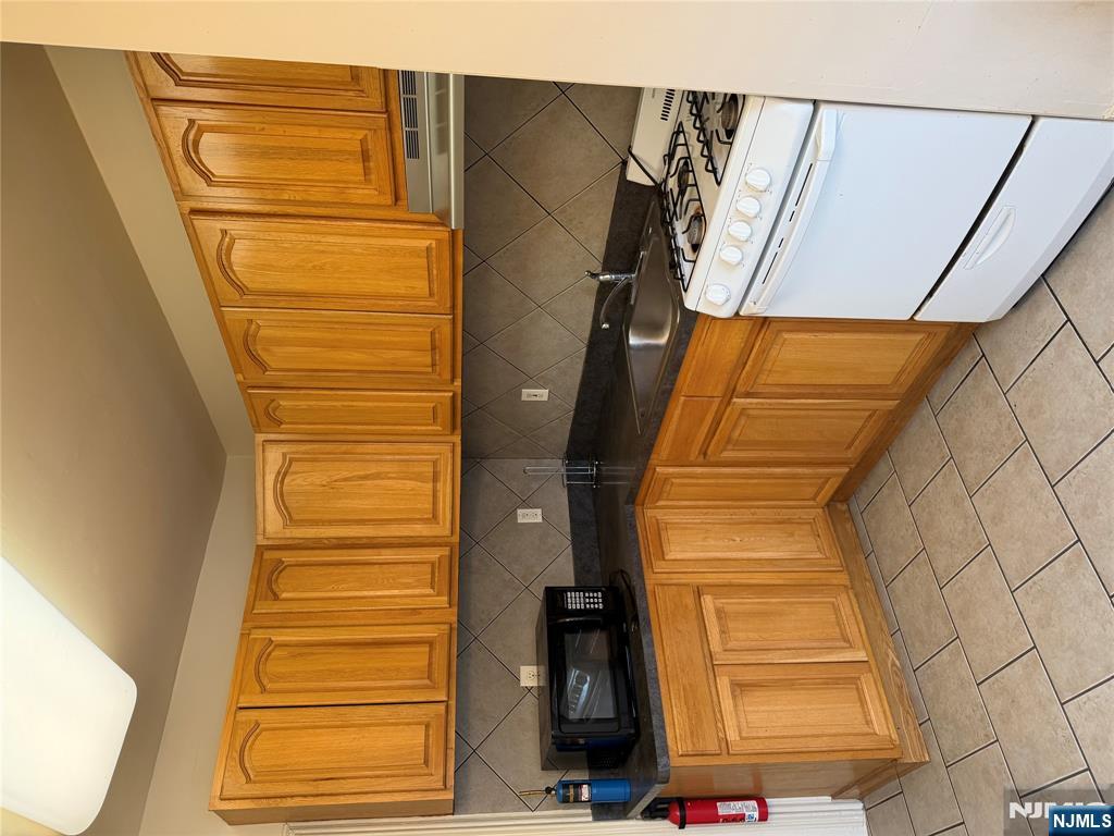 135 Everett Place, Unit 2 East Rutherford, NJ 07073 - Photo 9 of 12