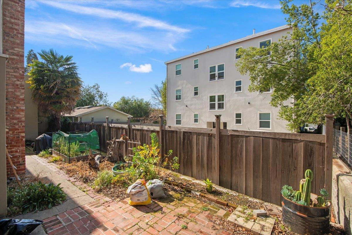 1526 Arch Street Berkeley, CA 94708 - Photo 9 of 27 a view of a patio with furniture