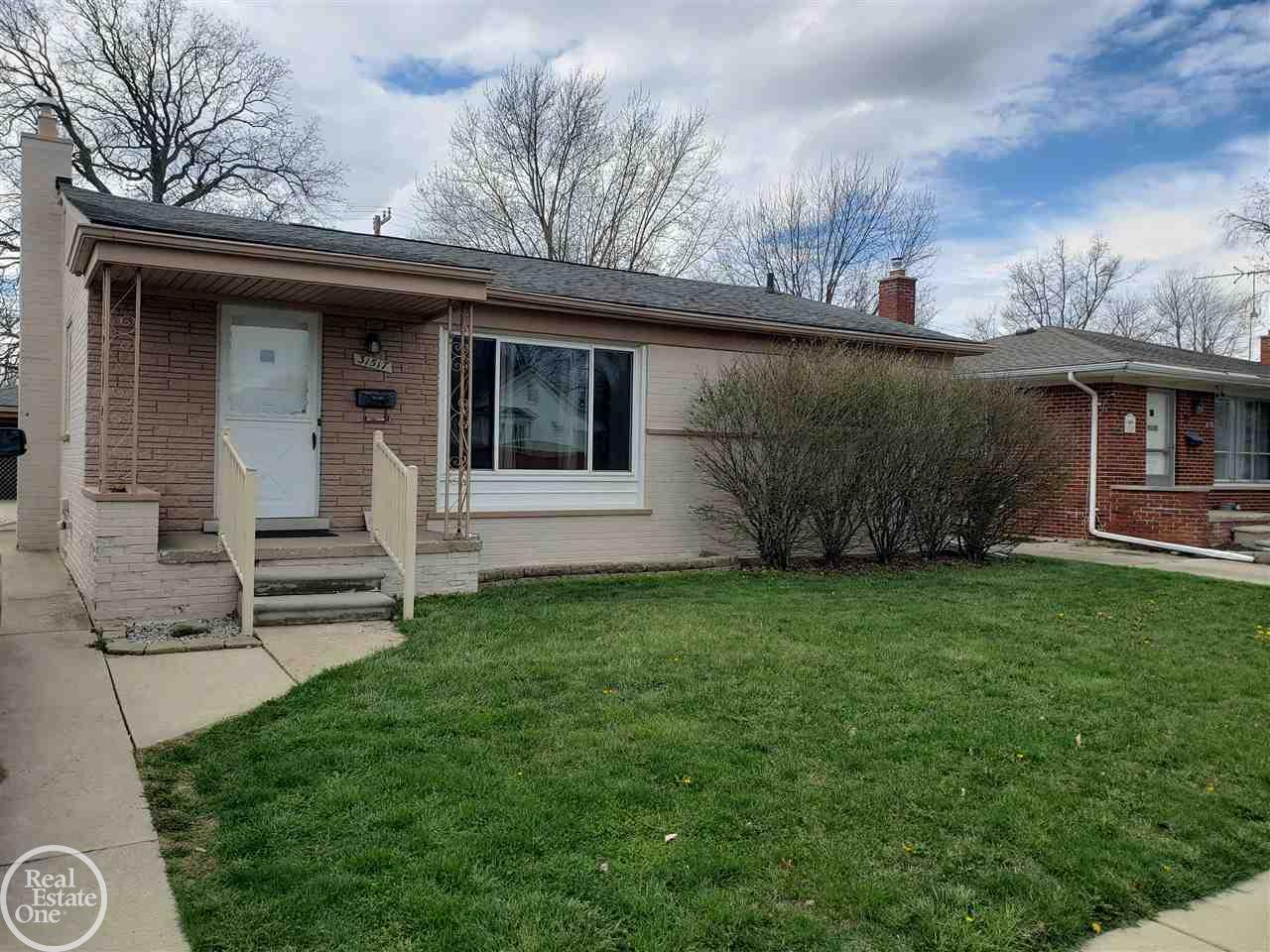 31517 Kelly Road Fraser, MI 48026 - Photo 2 of 27