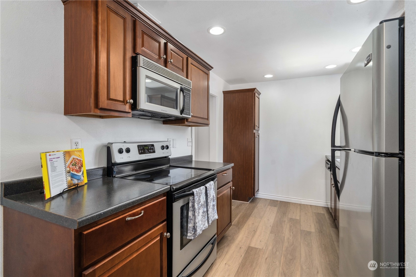 1012 35th Street Everett, WA 98201 - Photo 11 of 30 Gallery Image 11