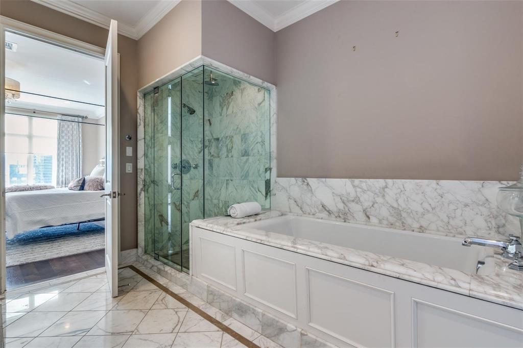 2555 North Pearl Street, Unit 1402 Dallas, TX 75201 - Photo 14 of 25 a en suite bathroom with a granite countertop sink a toilet and shower