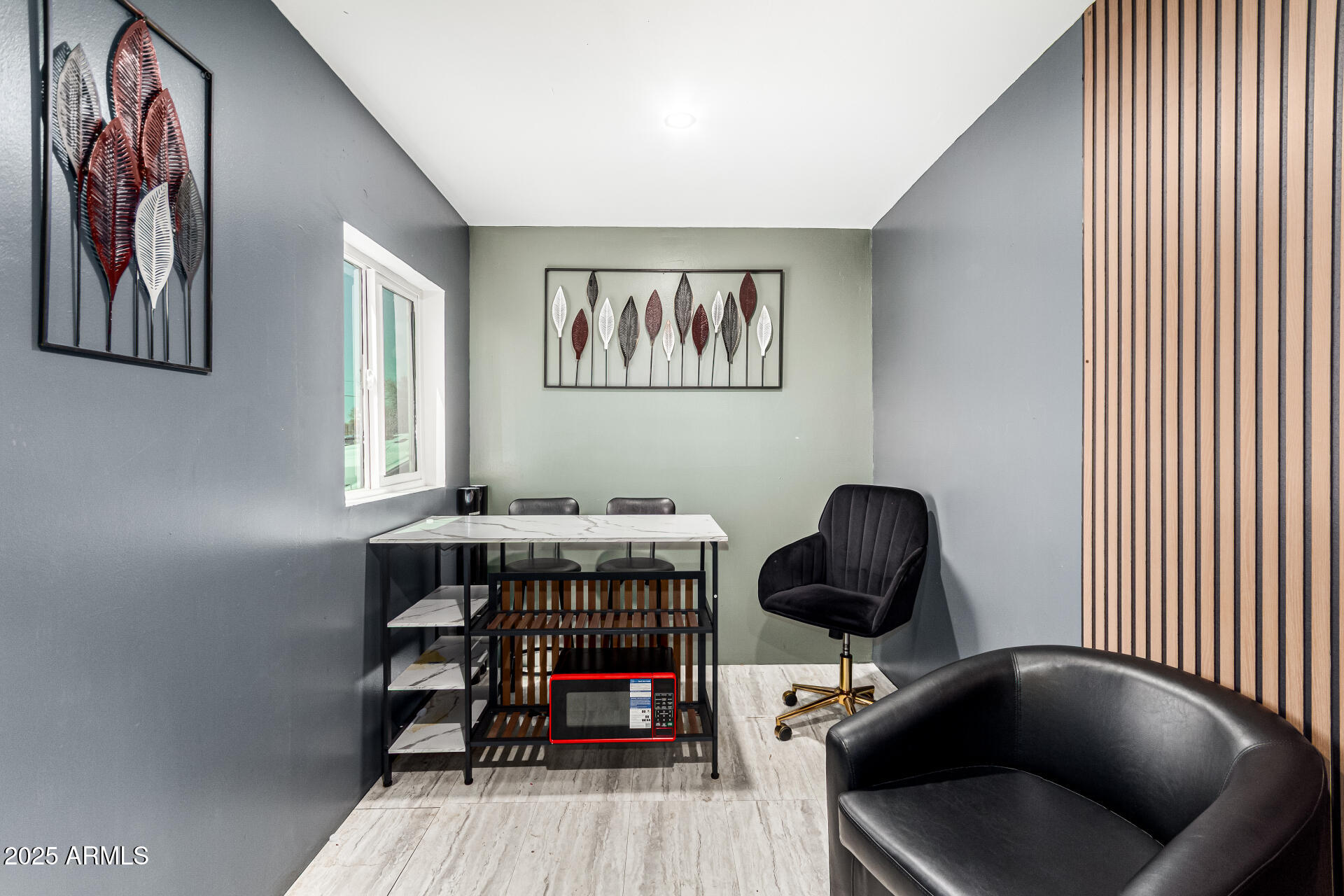 1117 West Buckeye Road, Unit 5 Phoenix, AZ 85007 - Photo 22 of 32 a room with furniture and book shelf