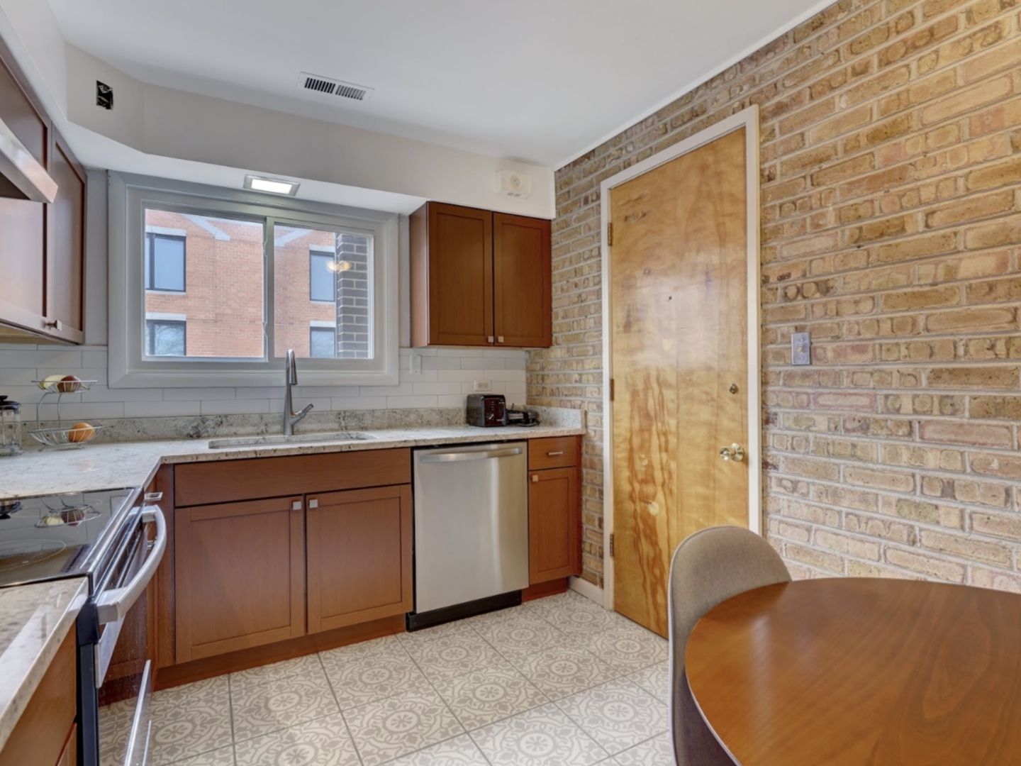 4734 Russet Lane, Unit R211 Skokie, IL 60076 - Photo 9 of 16 Gallery Image 9