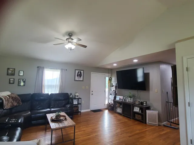 $325,000 | 842 Kelly Lane, Pikeville, TN 37367