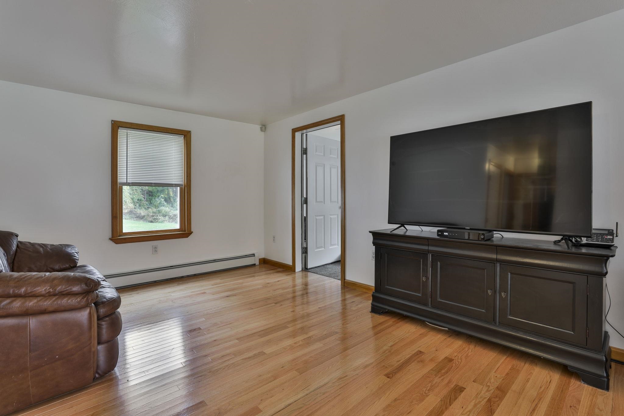 4 Miltimore Road Derry, NH 03038 - Photo 15 of 40