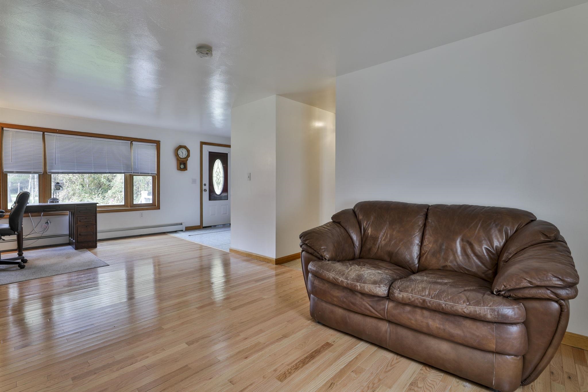 4 Miltimore Road Derry, NH 03038 - Photo 8 of 40