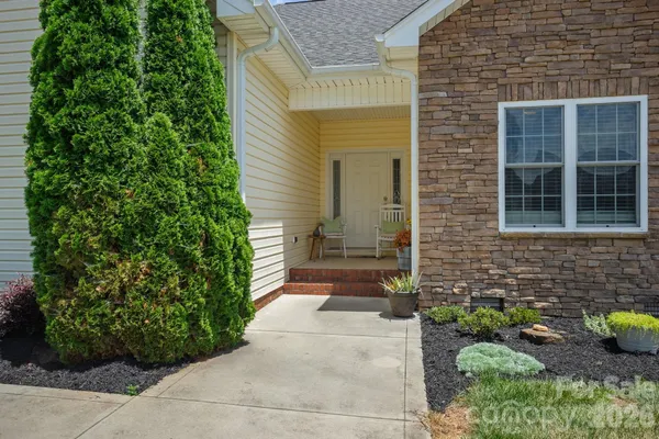 $365,000 | 104 Castle Pines Lane, Statesville, NC 28625