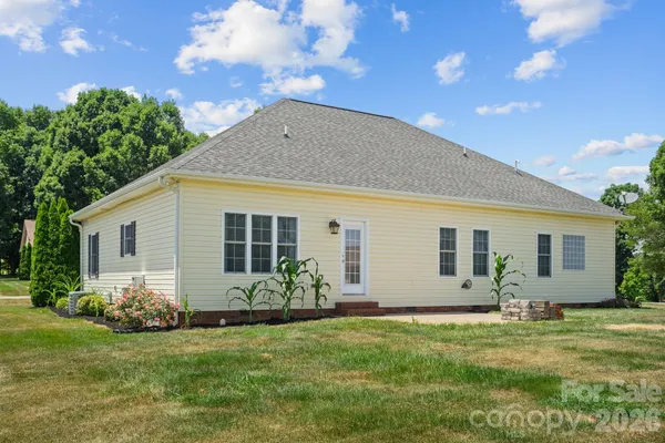 $365,000 | 104 Castle Pines Lane, Statesville, NC 28625