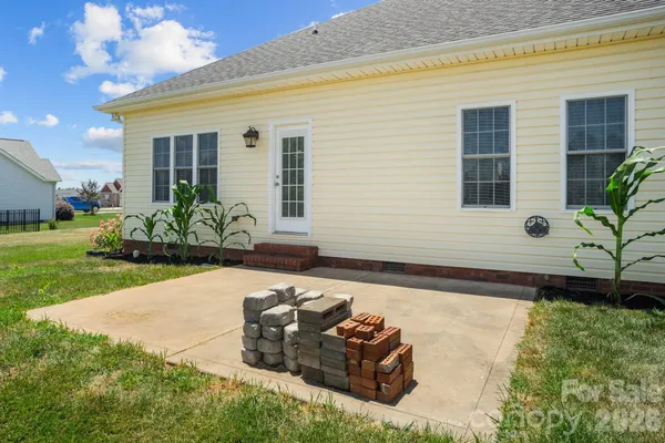 $365,000 | 104 Castle Pines Lane, Statesville, NC 28625