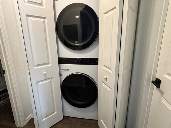 a close up view of a washer and dryer