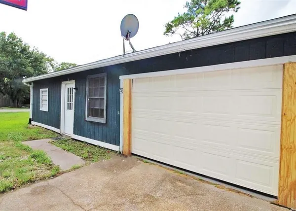 $895 | 2460 West Shane Street, Unit 1, Alvin, TX 77511
