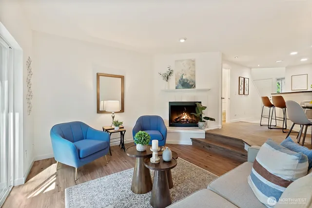 $582,000 | 4330 West Lake Sammamish Parkway Southeast, Unit G114, Issaquah, WA 98027