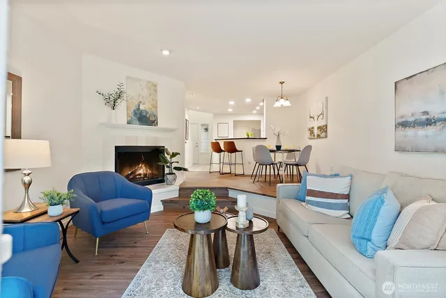 $582,000 | 4330 West Lake Sammamish Parkway Southeast, Unit G114, Issaquah, WA 98027