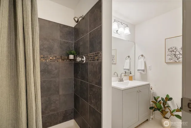 $582,000 | 4330 West Lake Sammamish Parkway Southeast, Unit G114, Issaquah, WA 98027