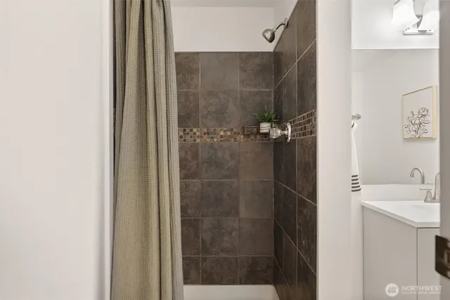 $582,000 | 4330 West Lake Sammamish Parkway Southeast, Unit G114, Issaquah, WA 98027