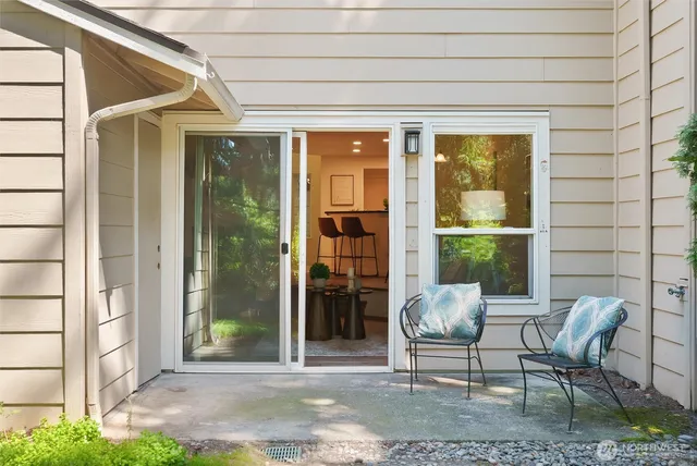 $582,000 | 4330 West Lake Sammamish Parkway Southeast, Unit G114, Issaquah, WA 98027