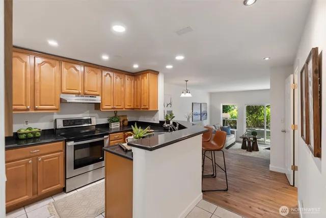 $582,000 | 4330 West Lake Sammamish Parkway Southeast, Unit G114, Issaquah, WA 98027