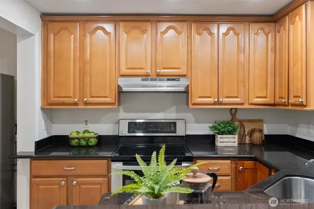 $582,000 | 4330 West Lake Sammamish Parkway Southeast, Unit G114, Issaquah, WA 98027