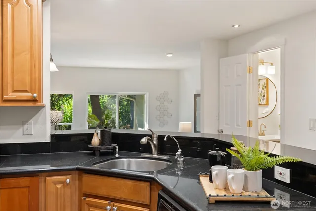 $582,000 | 4330 West Lake Sammamish Parkway Southeast, Unit G114, Issaquah, WA 98027