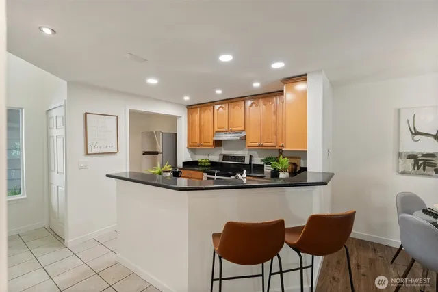 $582,000 | 4330 West Lake Sammamish Parkway Southeast, Unit G114, Issaquah, WA 98027