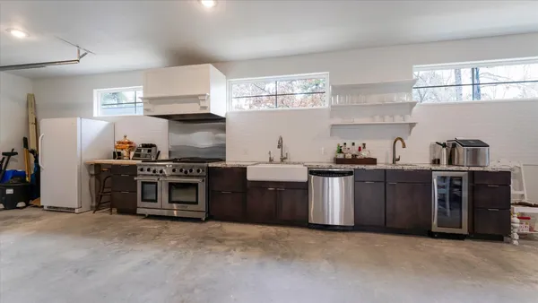 $834,000 | 100 Lords Circle, Coldspring, TX 77331