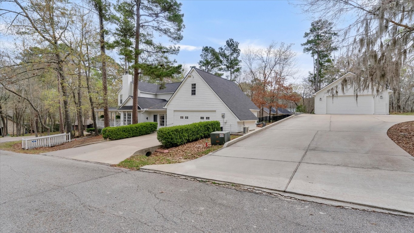 100 Lords Circle Coldspring, TX 77331 - Photo 5 of 50 a view of garage and yard