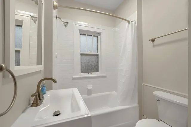 $2,300 | 4716 Douglas Road, Downers Grove, IL 60515