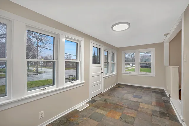 $2,300 | 4716 Douglas Road, Downers Grove, IL 60515