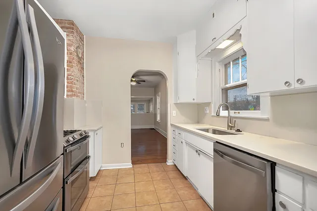 $2,300 | 4716 Douglas Road, Downers Grove, IL 60515