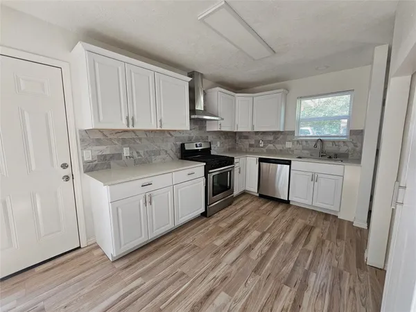 $1,750 | 105 East Wavy Oak Circle, The Woodlands, TX 77381