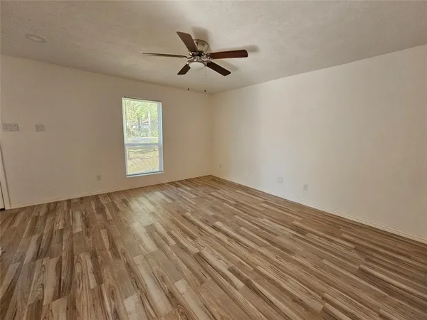 $1,750 | 105 East Wavy Oak Circle, The Woodlands, TX 77381