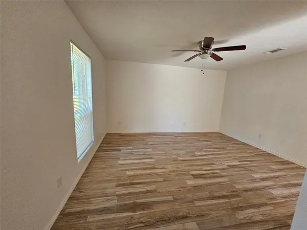 $1,750 | 105 East Wavy Oak Circle, The Woodlands, TX 77381