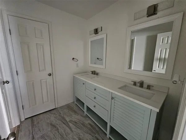 $1,750 | 105 East Wavy Oak Circle, The Woodlands, TX 77381