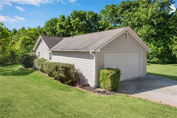 $1,800 | 250 Chardonnay Trace, Braselton, GA 30517